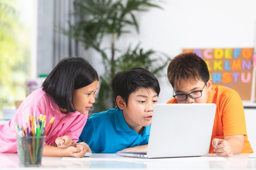 Gambar Ilustrasi Nano Propolis Suplemen Pendukung anak sehat dan juga anak tumbuh cerdas.