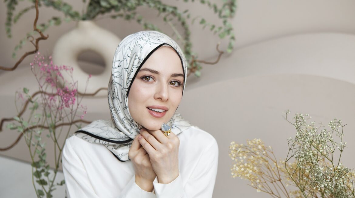 beautiful-woman-wearing-hijab (1)