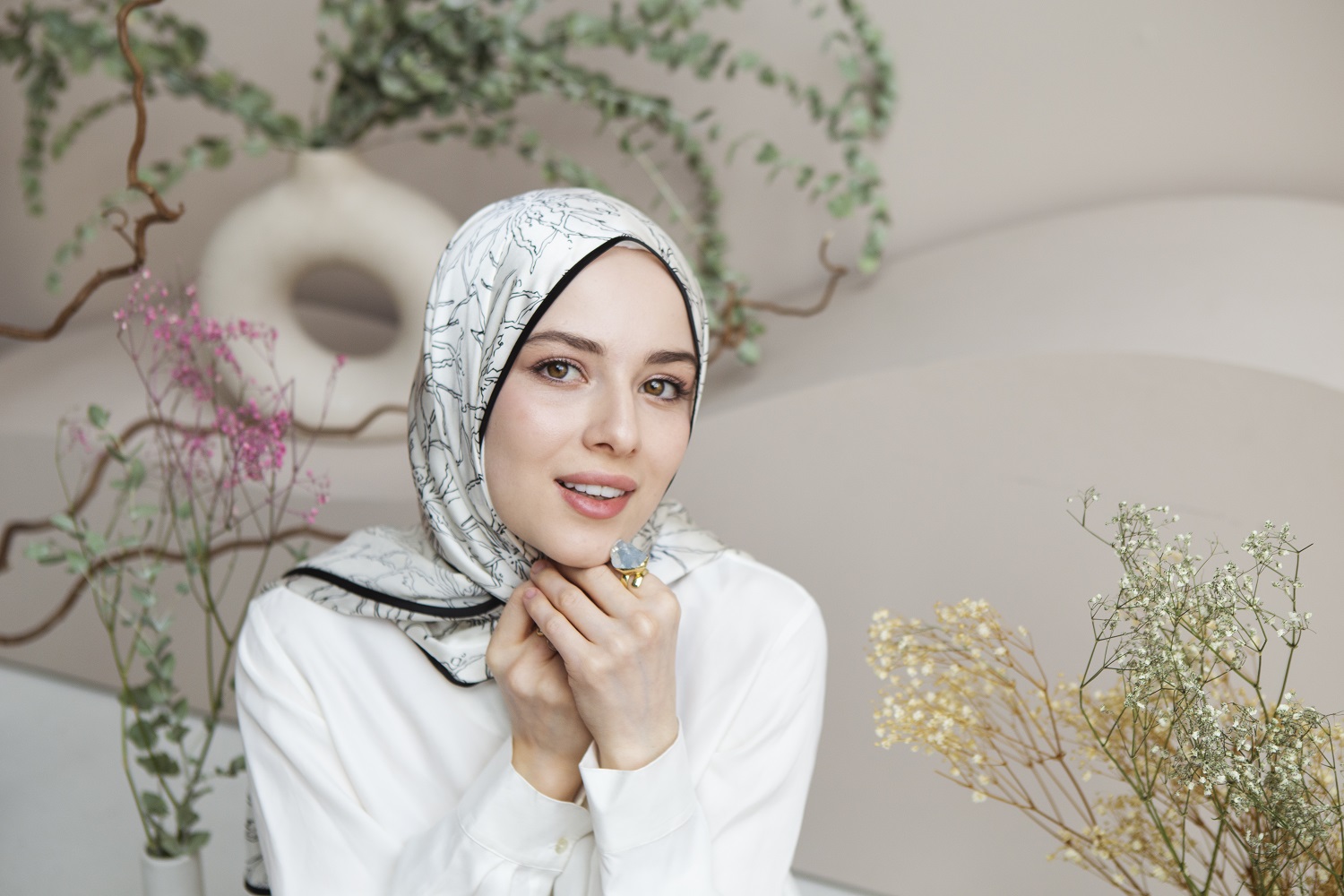 beautiful-woman-wearing-hijab (1)