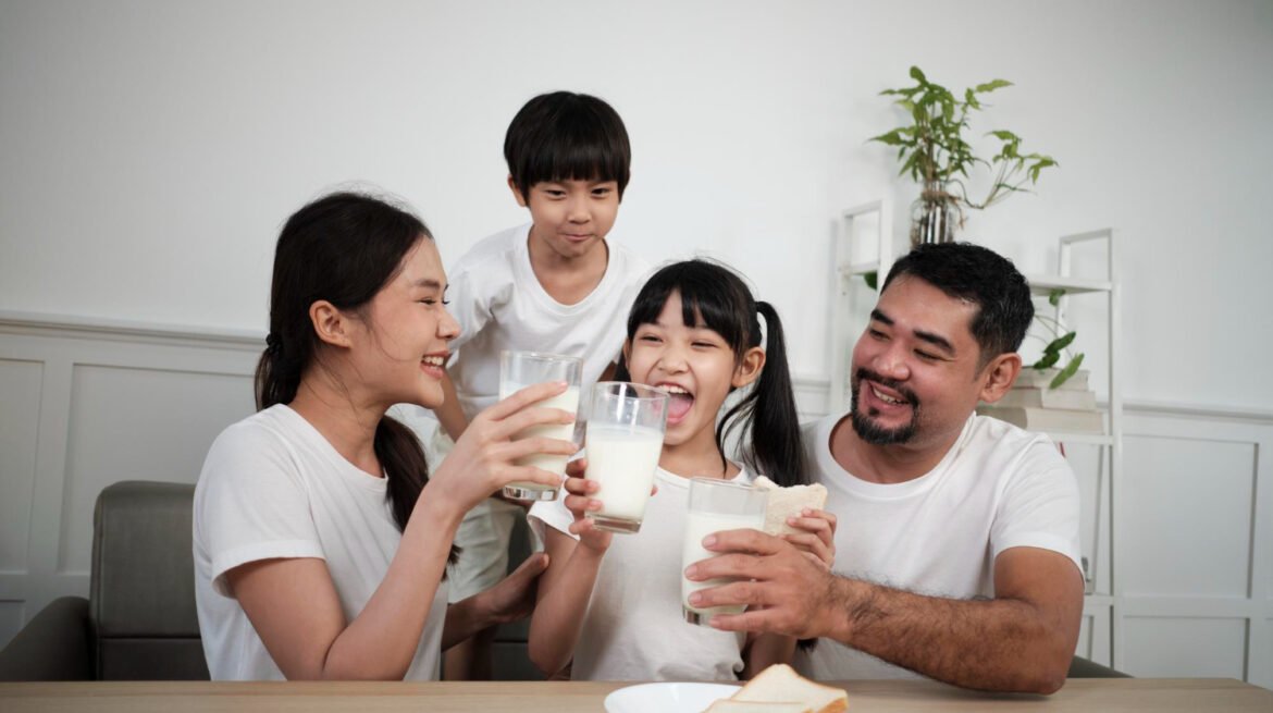 minum susu satu keluarga